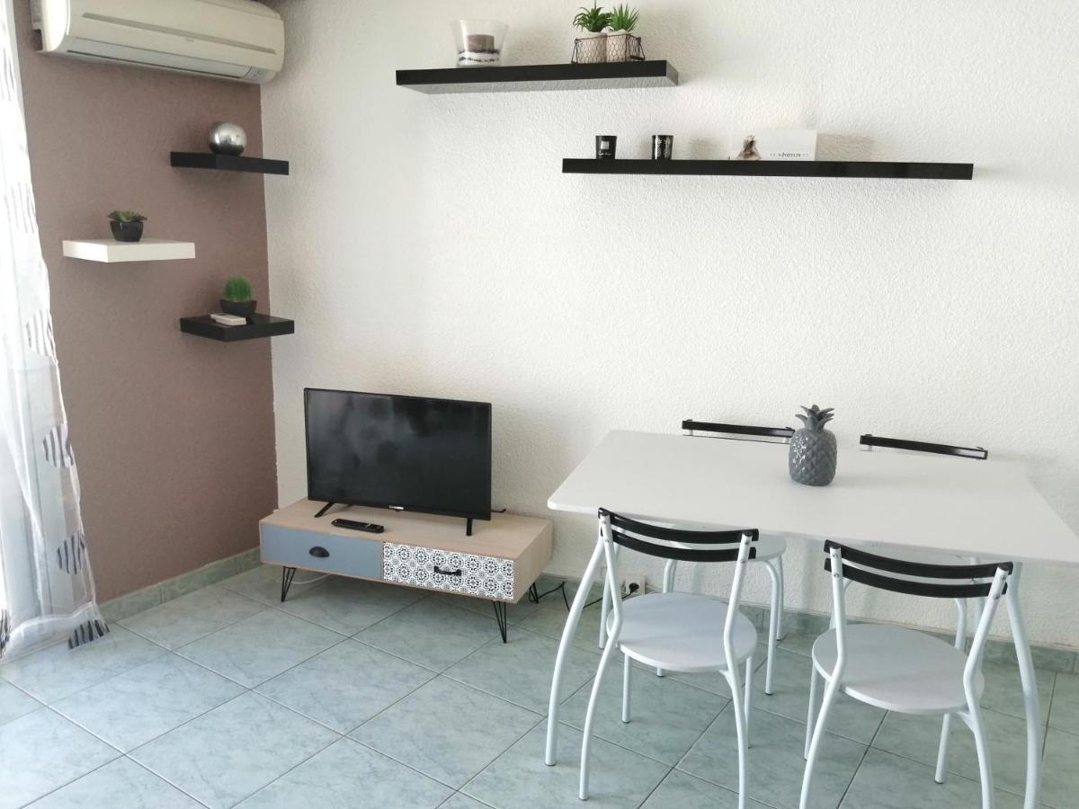 Joli Studio Bord De Mer, Clim, Balcon, Parking Prive Ментона Экстерьер фото